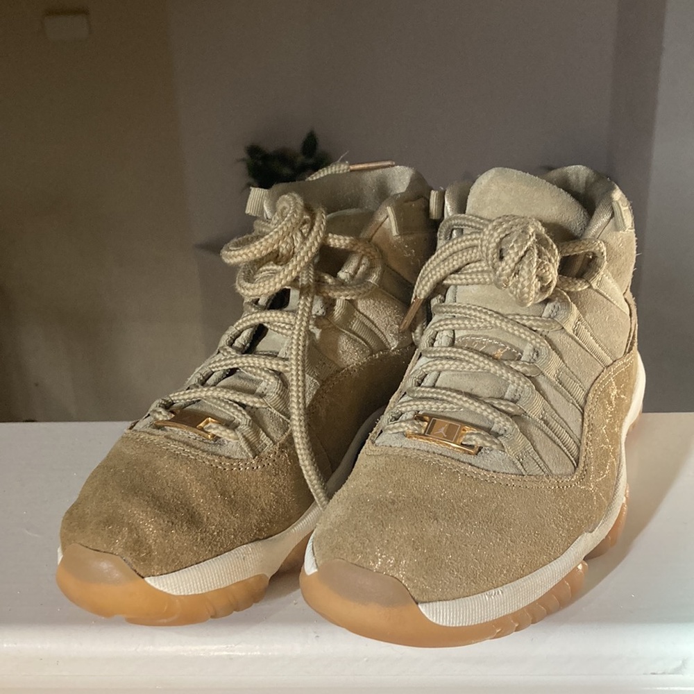Air Jordan 11 Retro neutral olive